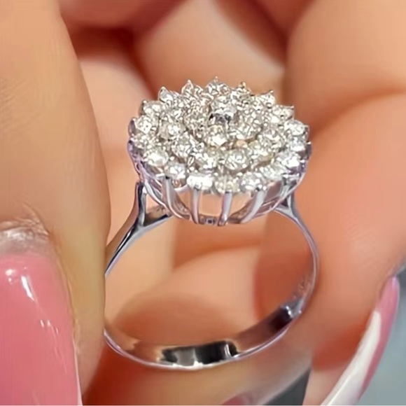 Stunning Lotus Seed Shaped Zirconia Flowered 925 Silver Plated Ring Size 6 - Picture 1 of 9